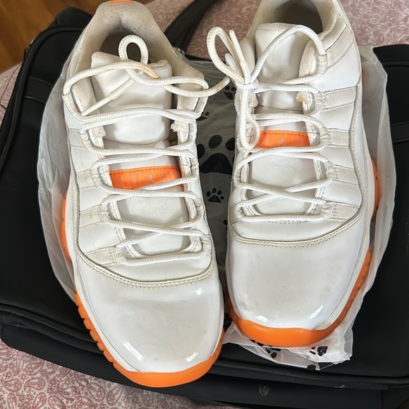 Jordan’s size 6 in men but worn by a woman - Picture 3 of 8